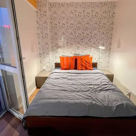Orange Metro Fast Wifi 1gbs Big Tv Hbo Appletv Apartmán Varšava