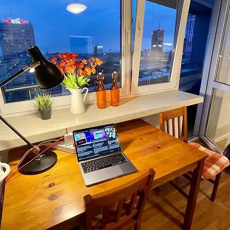 Orange Metro Fast Wifi 1gbs Big Tv Hbo Appletv Apartment *