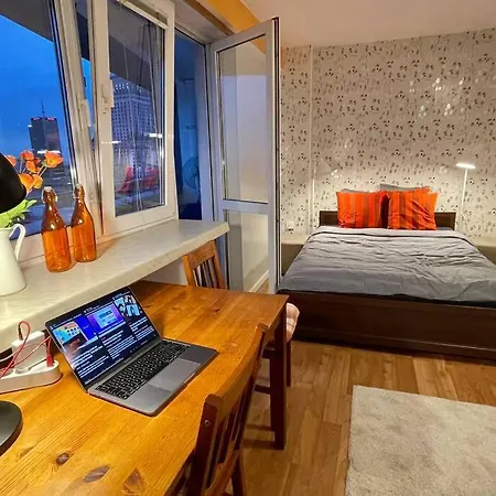 Orange Metro Fast Wifi 1gbs Big Tv Hbo Appletv Apartment *